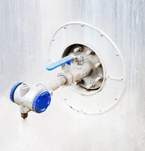 Sensor at diaphragm seal with extractable membrane
