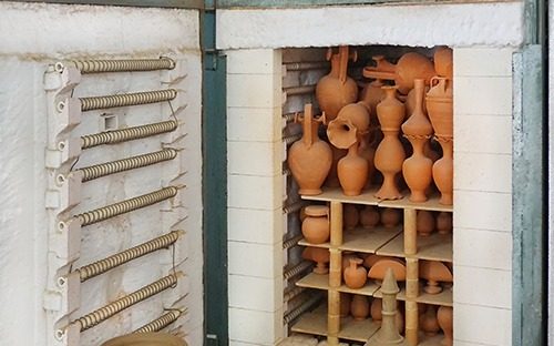 At what temperature should a ceramic kiln be opened?
