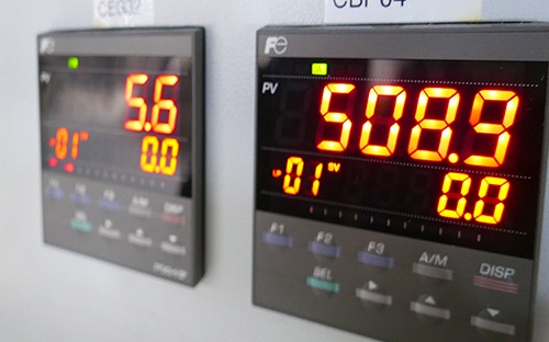 تستخدم أجهزة التحكم في درجة الحرارة في العديد من الصناعات 