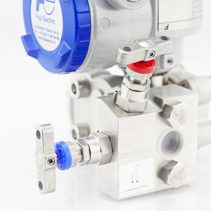 2-way manifold zoom on header sensor