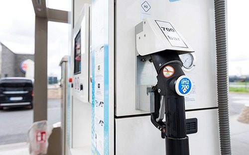Borne de recharge pour véhicules à hydrogène affichant une pression de 700 bar
