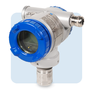 Sensor de presión relativa con carcasa azul y cuerpo de acero inoxidable, equipado con un racor roscado para medir la presión del hidrógeno.