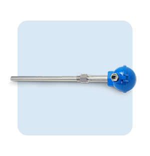 Sonda de temperatura industrial tipo Pt100 con varilla de acero inoxidable alargada y cabezal de conexión azul para medición de procesos.
