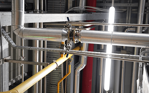 Подключение к паропроводу с отводом, клапаном и зажимным кольцом в промышленных условиях