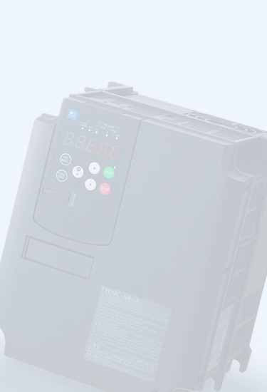 محول السرعة والتردد Fuji Electric مع لوحة تحكم أمامية، علبة صناعية سوداء