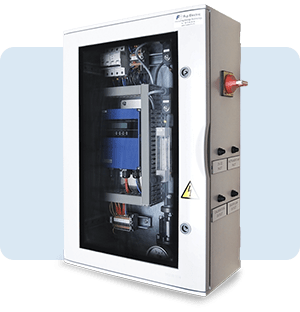 Armário de análise de gases aberto com módulos internos e sistema de calibração integrado