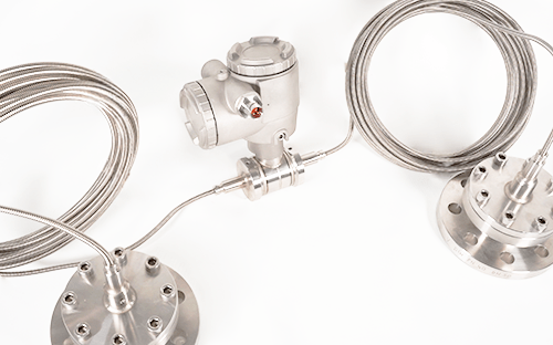 Capteur de pression avec s&eacute;parateurs &agrave; membrane et capillaires inox raccord&eacute;s &agrave; des brides industrielles