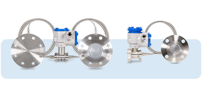 Deux capteurs de pression avec separateurs a membrane et brides inox relies par capillaires