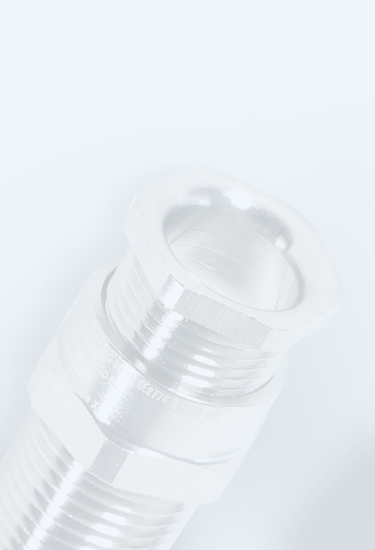 Nahaufnahme einer metallenen Kabelverschraubung mit Gewinde zur Kabeldurchführung und -abdichtung an einem industriellen Drucksensor