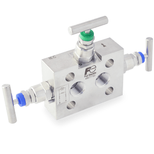 Edelstahl-Anschlussblock mit seitlichen Ventilen zum Anschluss und zur Absperrung eines Drucksensors