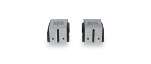 Ein Paar kompakter FSSE-Ultraschallsensoren zur Durchflussmessung von Flüssigkeiten, die an der Rohrleitung installiert werden, ohne mit dem Medium in Kontakt zu kommen