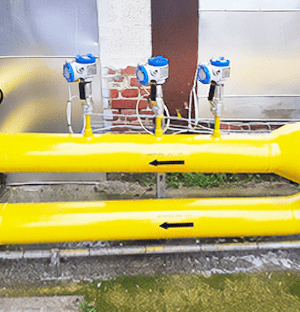 Industrieller Relativdrucktransmitter mit blauem Gehäuse und Metallsensorblock zur Druckmessung in Prozessen