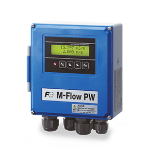 Ultraschall-Durchflussmesser M-Flow PW mit LCD-Display zur Durchflussanzeige für die berührungslose Messung von Industrieflüssigkeiten