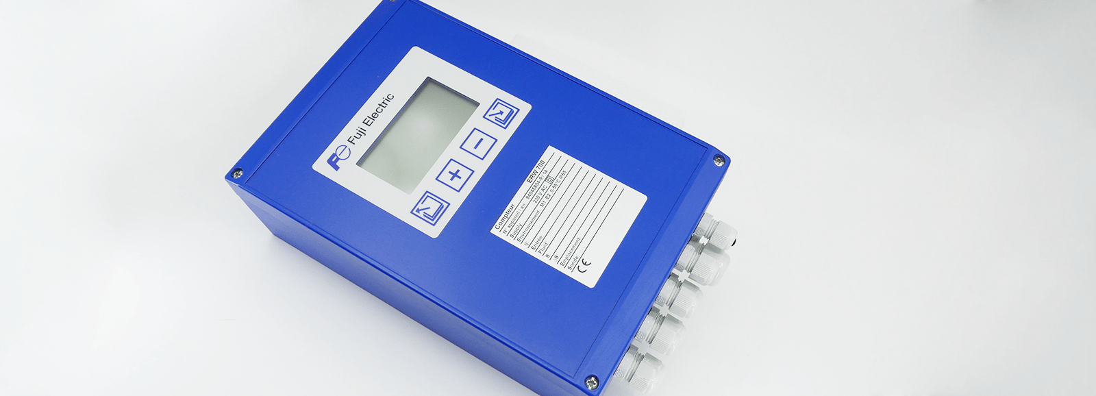 Unidade eletrónica da Fuji Electric para medição de caudal mássico e volumétrico em ambientes industriais