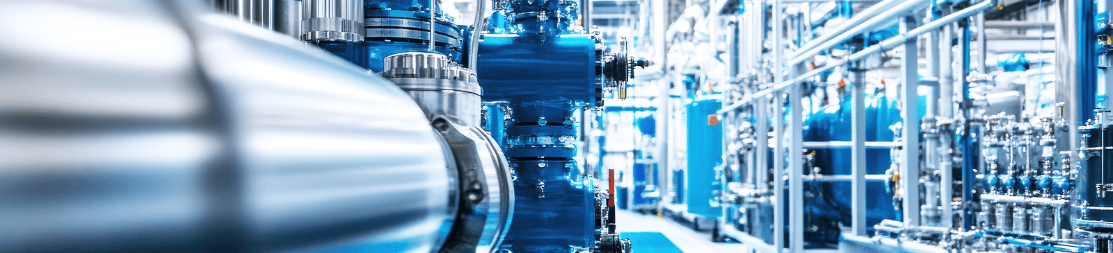Industrieanlage mit Rohrleitungsnetz und Prozessanlagen zur Gasmessung und zum Gastransport
