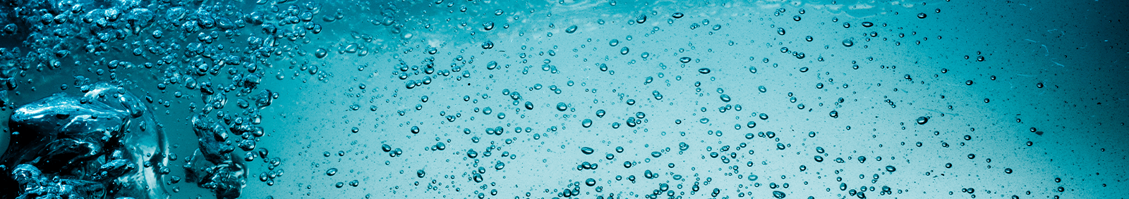 Luftblasen im Wasser veranschaulichen die Optimierung der Funktionsweise von Pumpen und Hydrauliksystemen