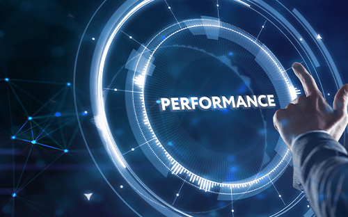 يد تتفاعل مع واجهة رقمية تعرض كلمة «Performance» في بيئة تكنولوجية متصلة