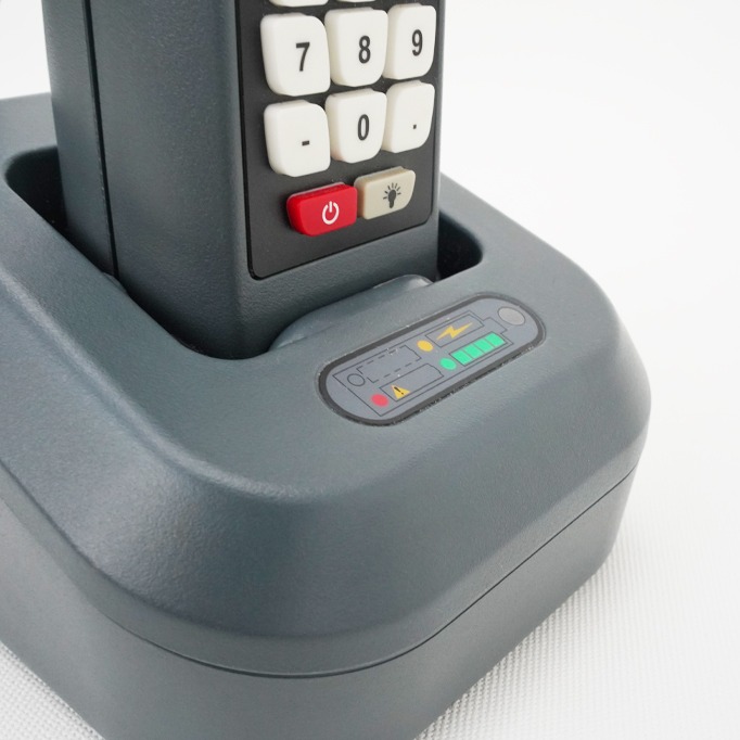 Base de conexión para el terminal Pocket HART ATEX con indicadores de carga y controles de navegación