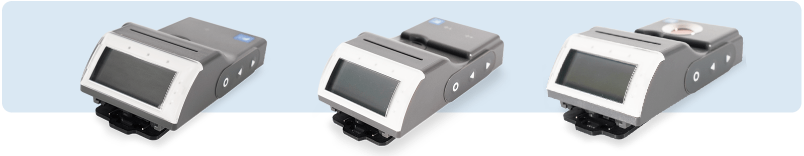Trois dosimètres électroniques personnels avec écran LCD présentés côte à côte pour la surveillance individuelle des rayonnements