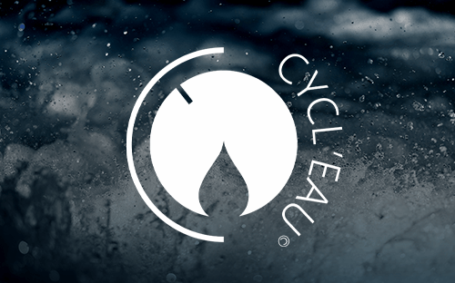 Logo Cycleau blanc superposé à des éclaboussures d’eau illustrant un événement dédié aux solutions pour la gestion de l’eau