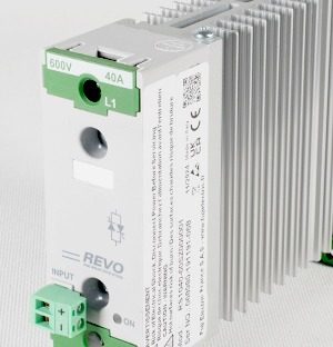 Halbleiterrelais REVO 600 V 40 A mit Anschlussklemmen und Rippenkühlkörper