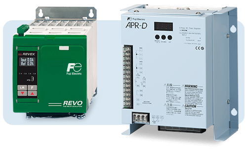 Endüstriyel uygulamalar için yan yana sergilenen Fuji Electric REVO ve APR-D güç regülatörleri