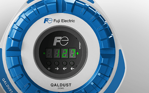 Nahaufnahme des Staubmessgeräts „QALDUST“ von Fuji Electric mit Digitalanzeige und Bedientasten