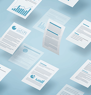 Illustration de documents techniques et rapports avec graphiques, tableaux et données répartis sur un fond bleu